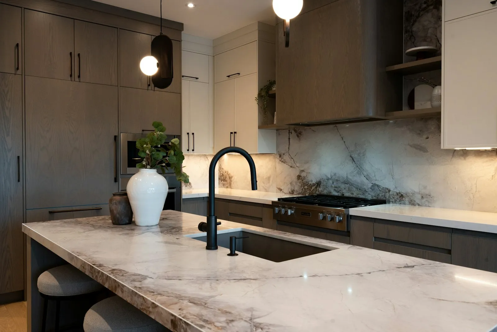 Walnut & Stone Apartment – main view